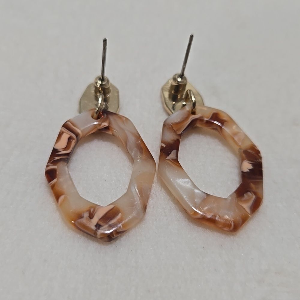 Tortise Shell Lucite Earrings - Picture 3 of 5